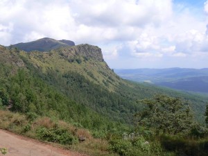 ババブダン山地のBIFの崖