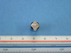 六角錐が上下に合わさった高温石英