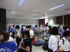 panel_resize 多くの来訪者で賑わうパネル展示会場