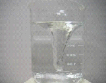 水をスターラーで攪拌